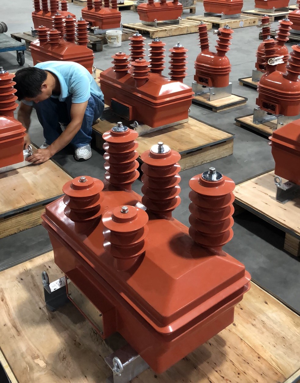 專業(yè)智能電網(wǎng)配套產品提供商，創(chuàng)銀19年持續(xù)助力電力行業(yè)客戶